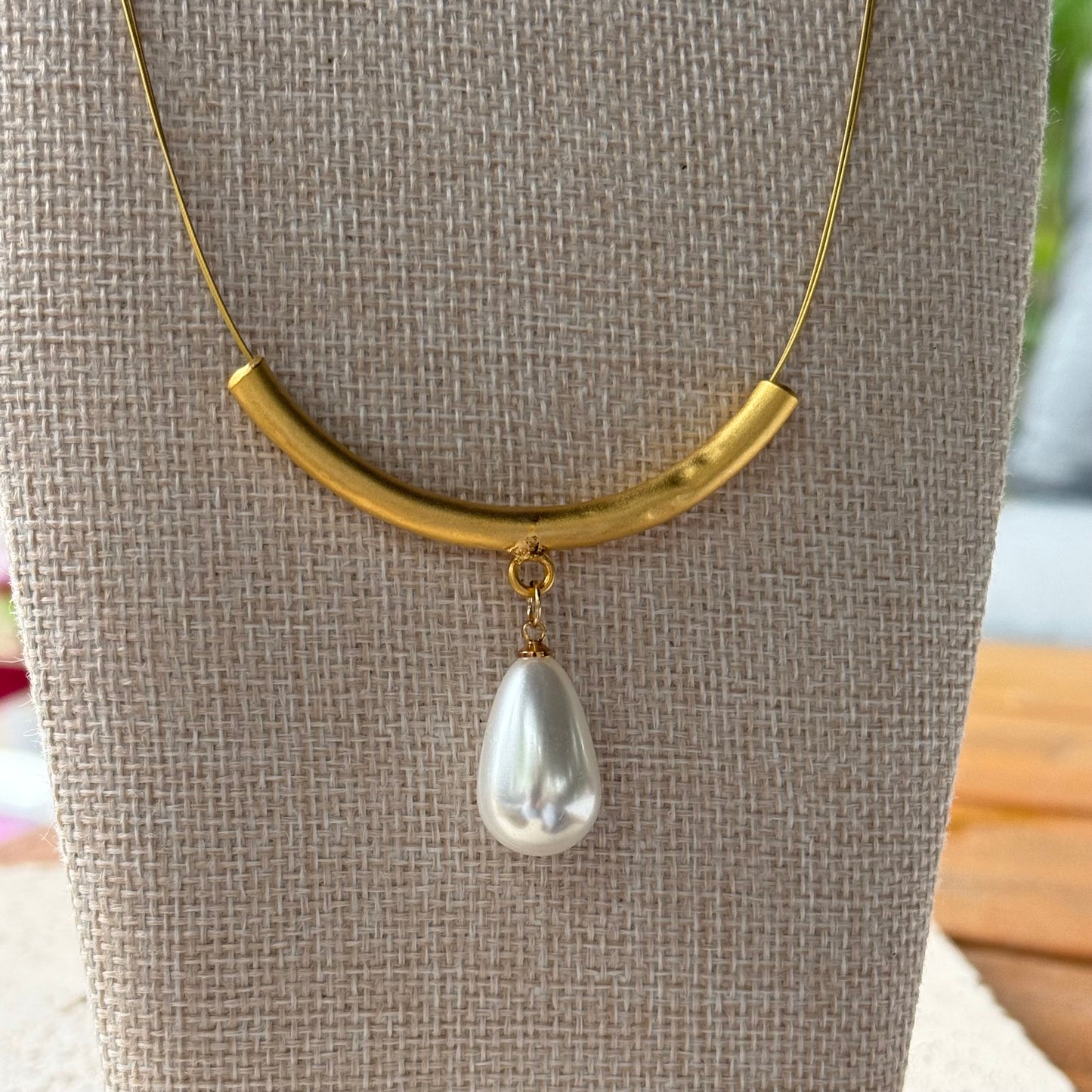 Gold Bar Pearl Necklace – Modern Statement Drop Pendant