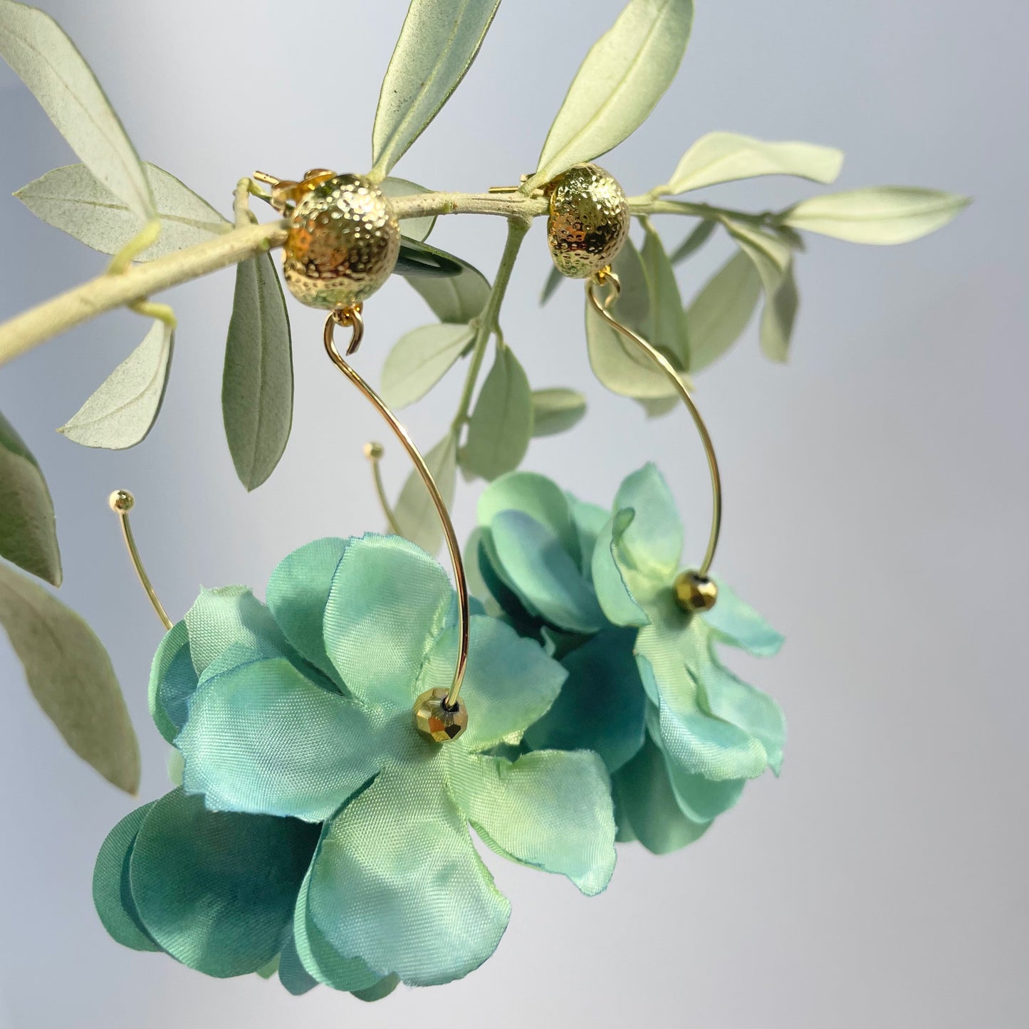 Gertrude's Flower Earrings ( Light Blue )