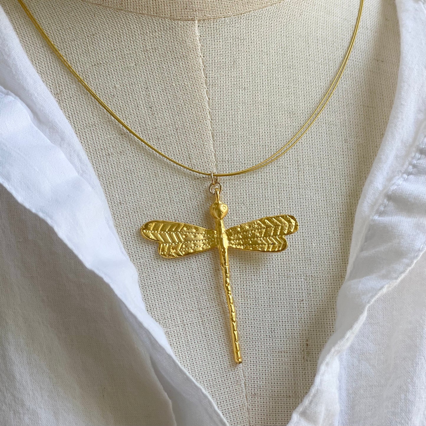 Dragonfly pendant choker