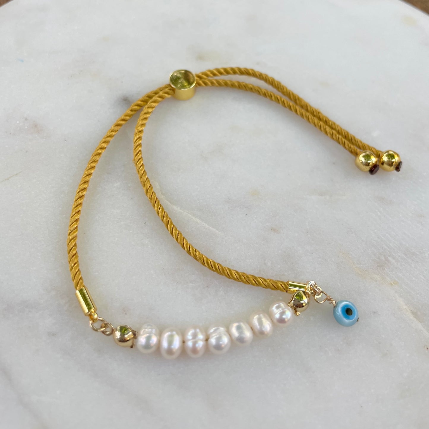 Adjustable Pearls Bracelet ( White and Gold )