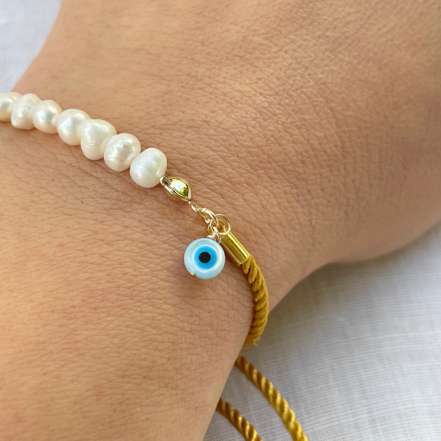 Adjustable Pearls Bracelet ( White and Gold )