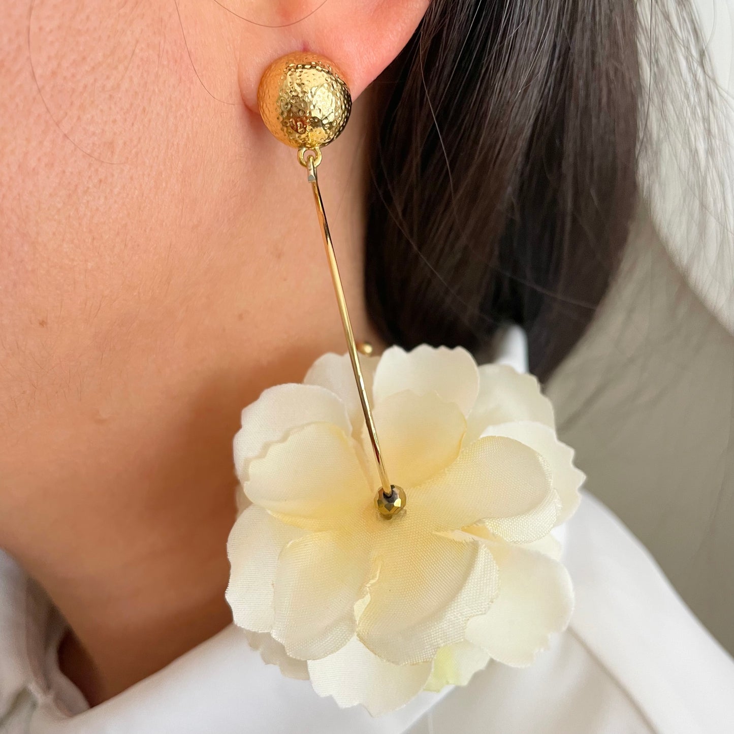 Gertrude's Flower Earrings ( White )