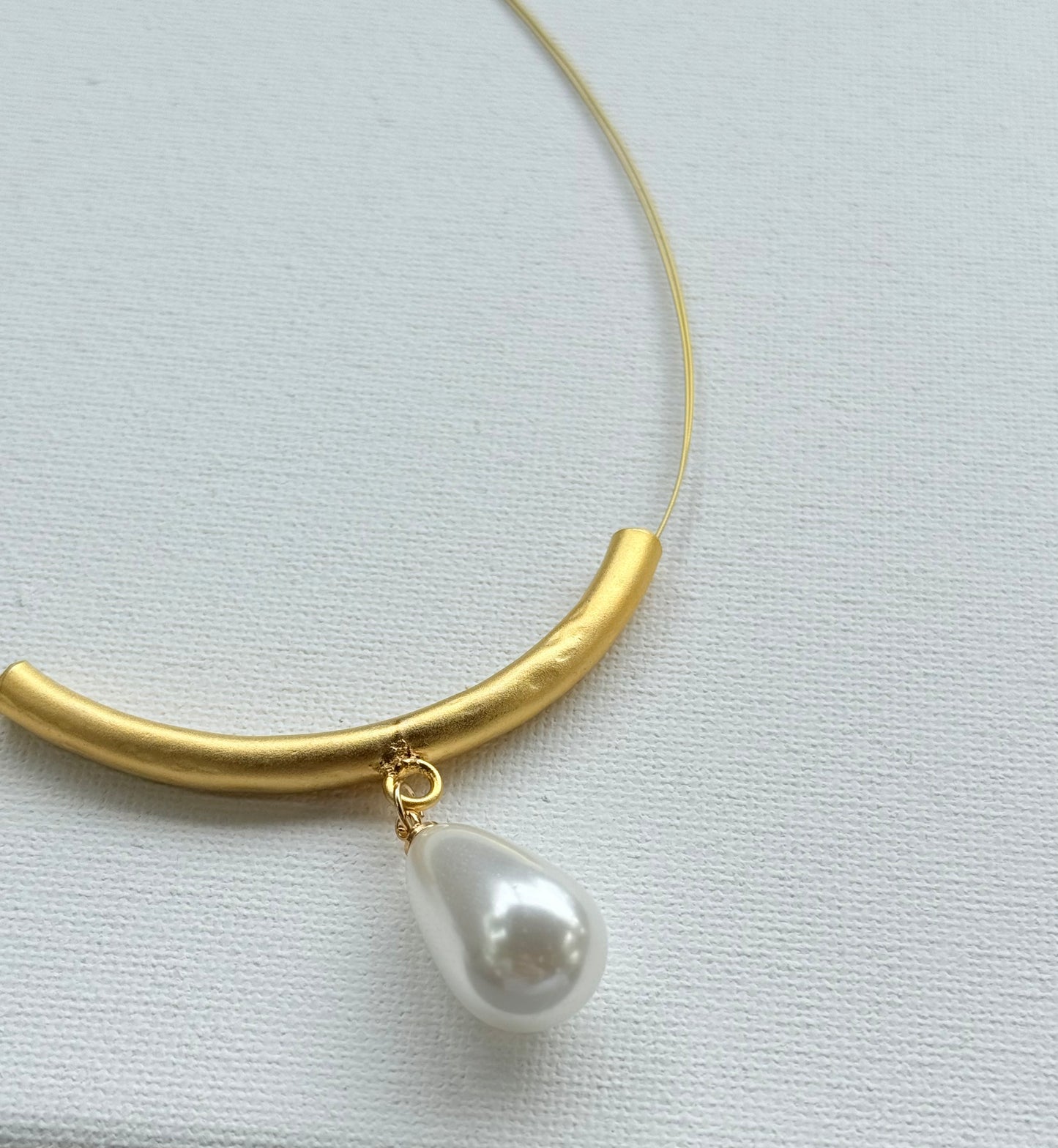 Gold Bar Pearl Necklace – Modern Statement Drop Pendant