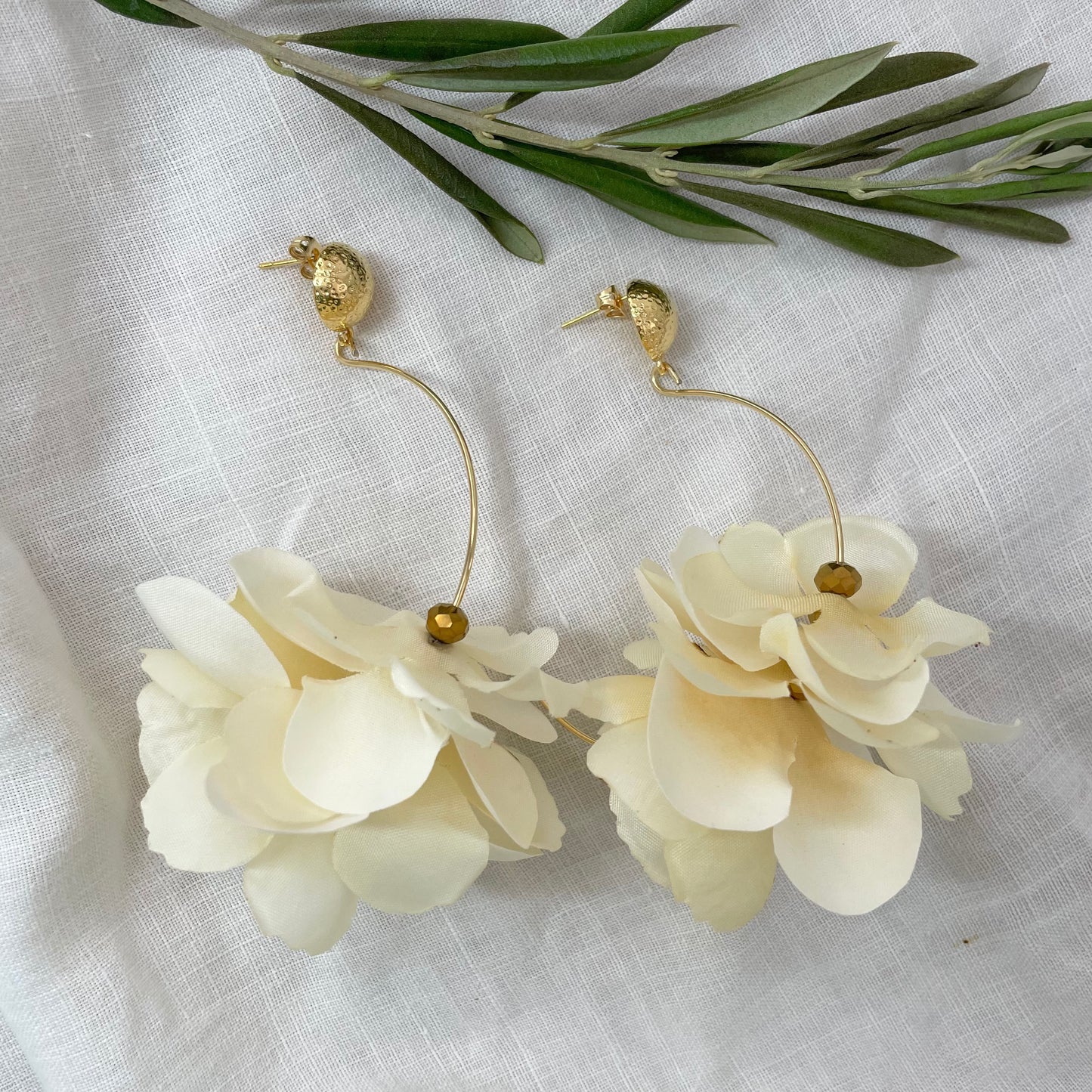 Gertrude's Flower Earrings ( White )