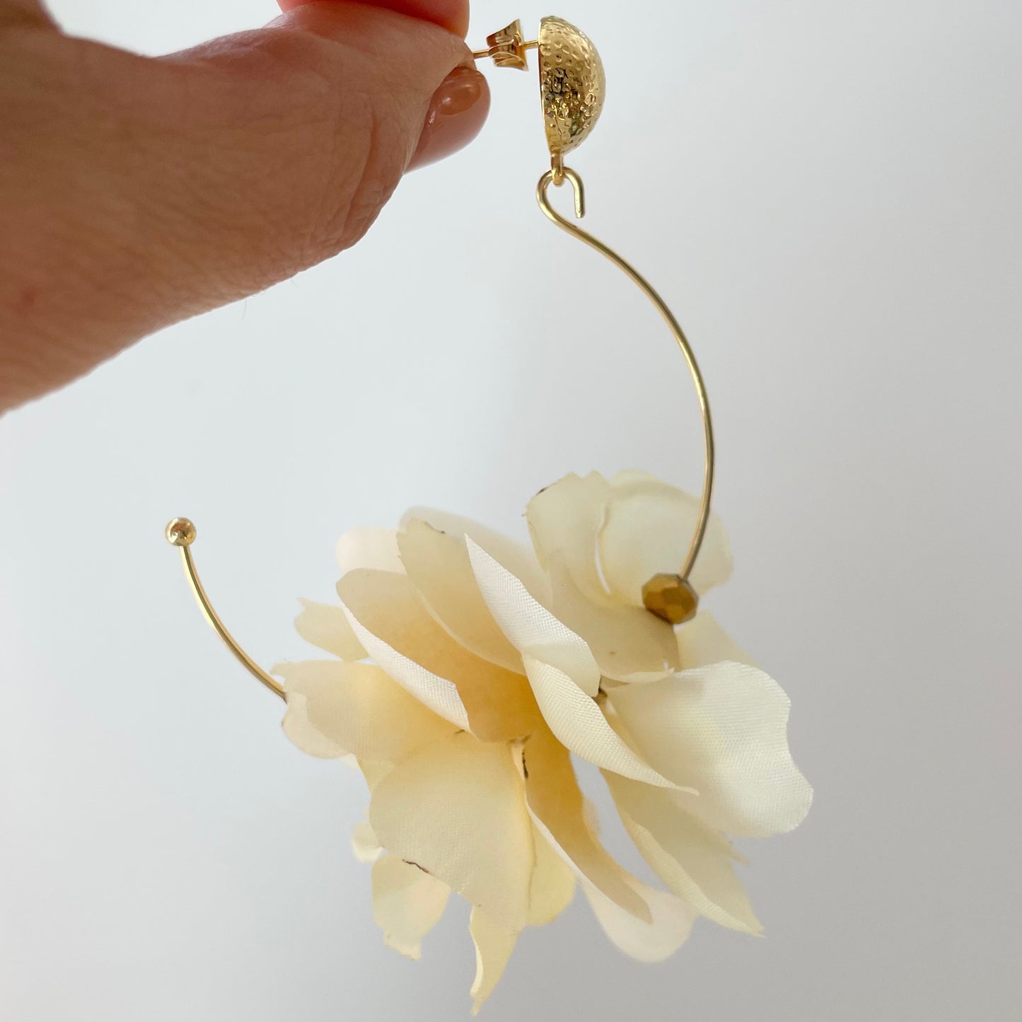 Gertrude's Flower Earrings ( White )